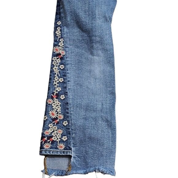 Driftwood Indie Jeans Womens Size 24 Blue Floral Embroidered Crop Bootcut Denim - Picture 4 of 9